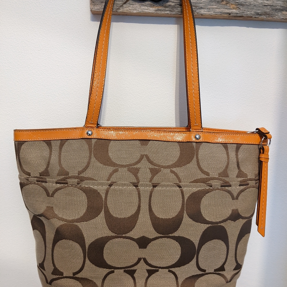 Coach handbag - Picture 2 of 10
